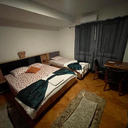 Madigan'S Hotel Kosovo Polje Esterno foto