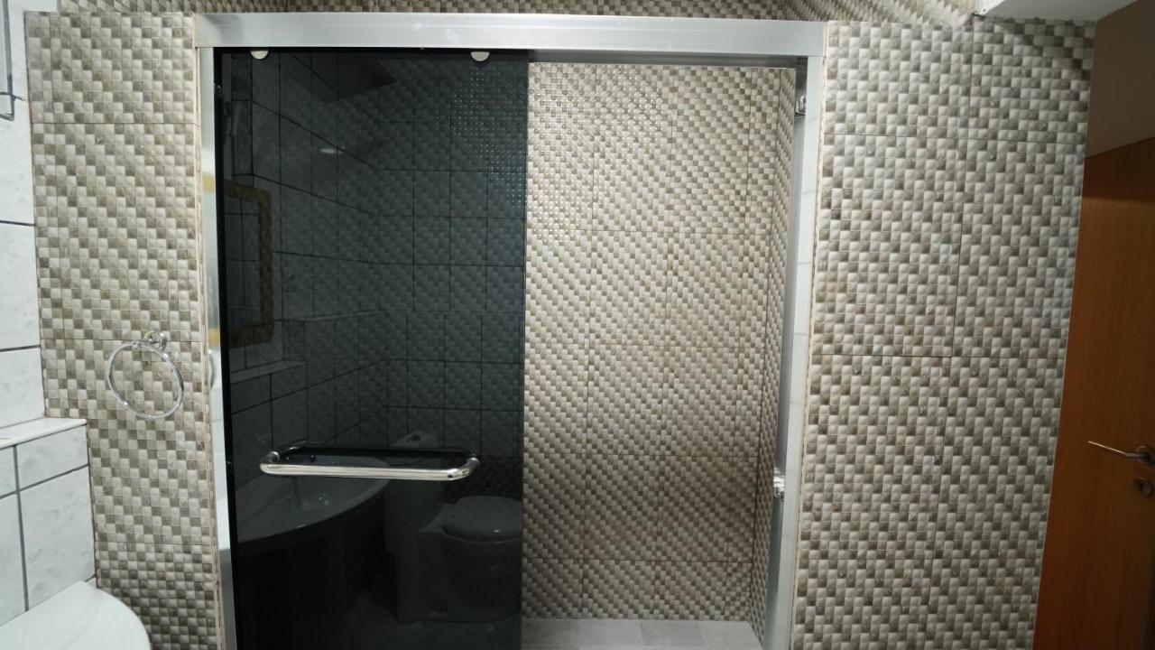 Madigan'S Hotel Kosovo Polje Esterno foto