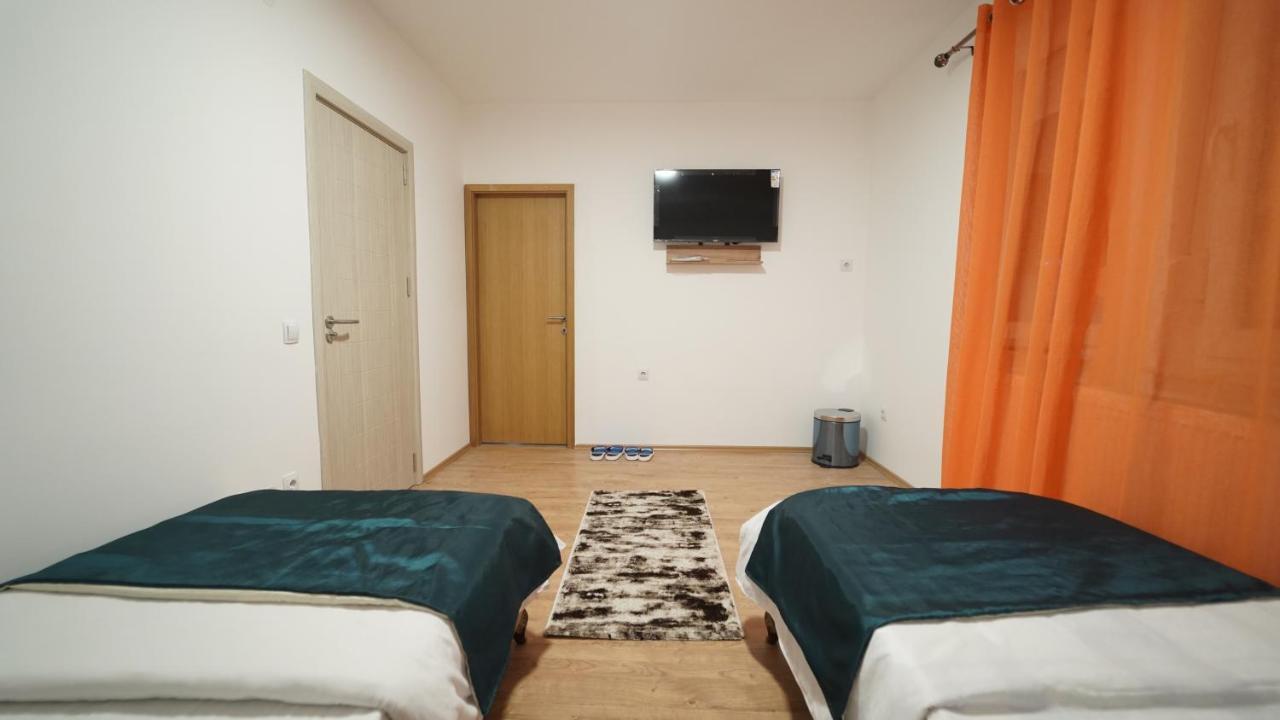 Madigan'S Hotel Kosovo Polje Esterno foto