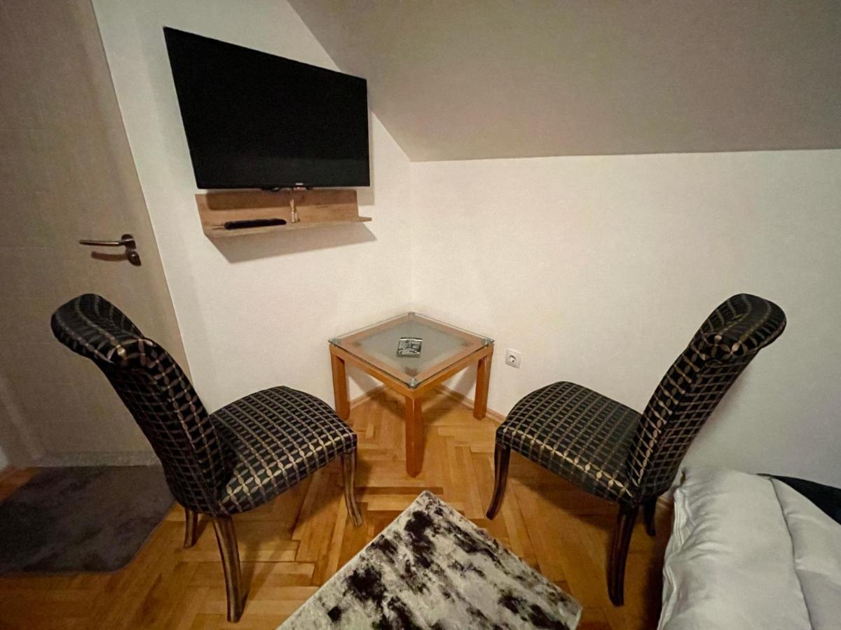 Madigan'S Hotel Kosovo Polje Esterno foto