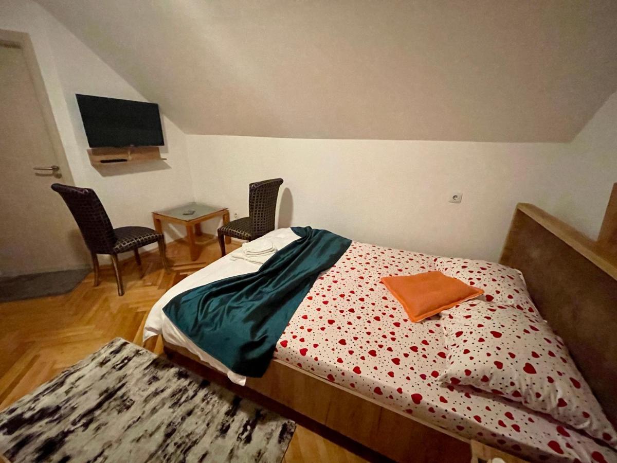 Madigan'S Hotel Kosovo Polje Esterno foto