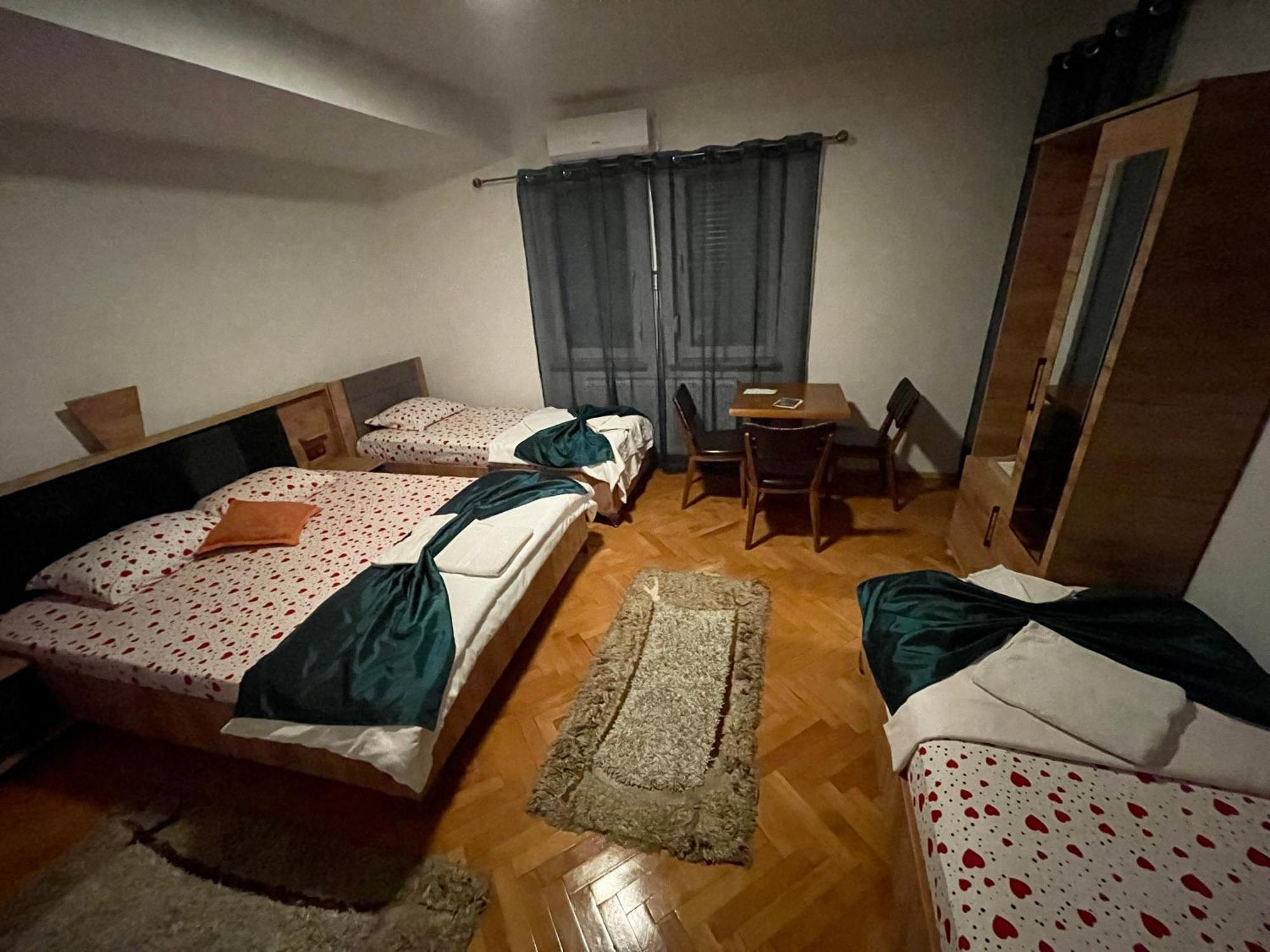 Madigan'S Hotel Kosovo Polje Esterno foto