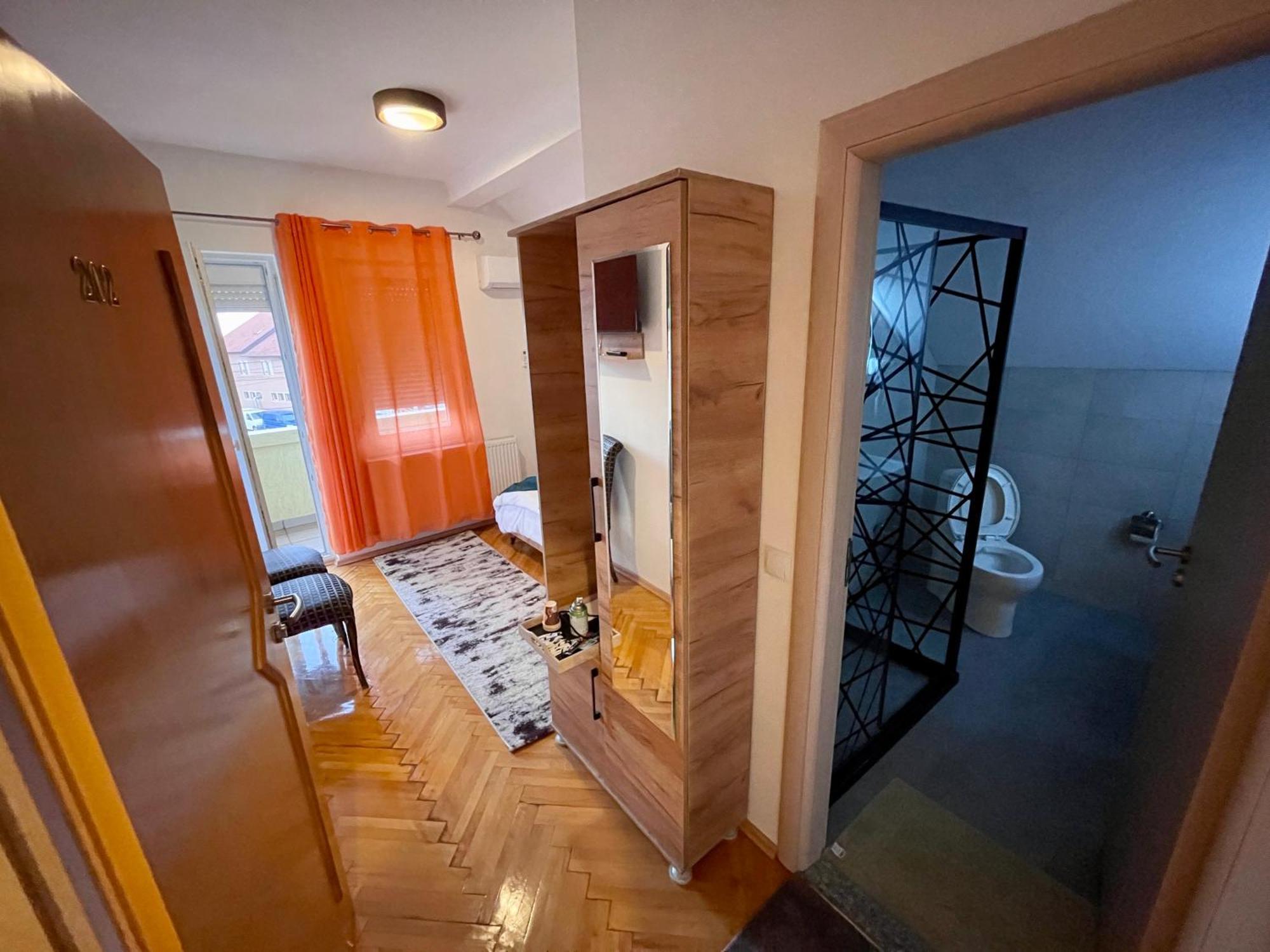 Madigan'S Hotel Kosovo Polje Esterno foto