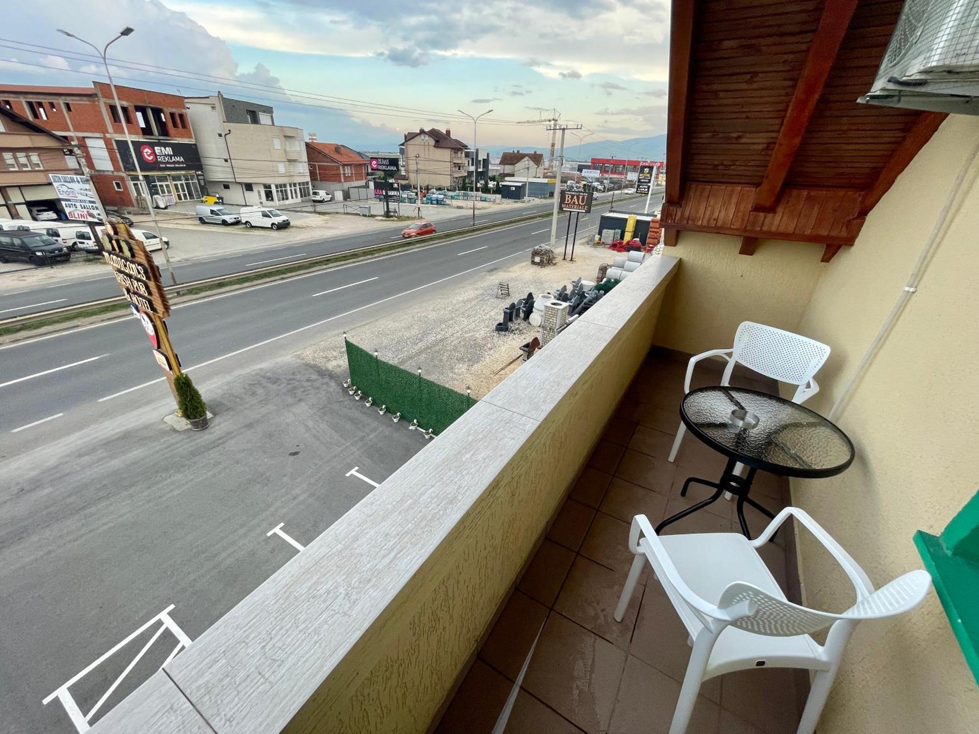 Madigan'S Hotel Kosovo Polje Esterno foto