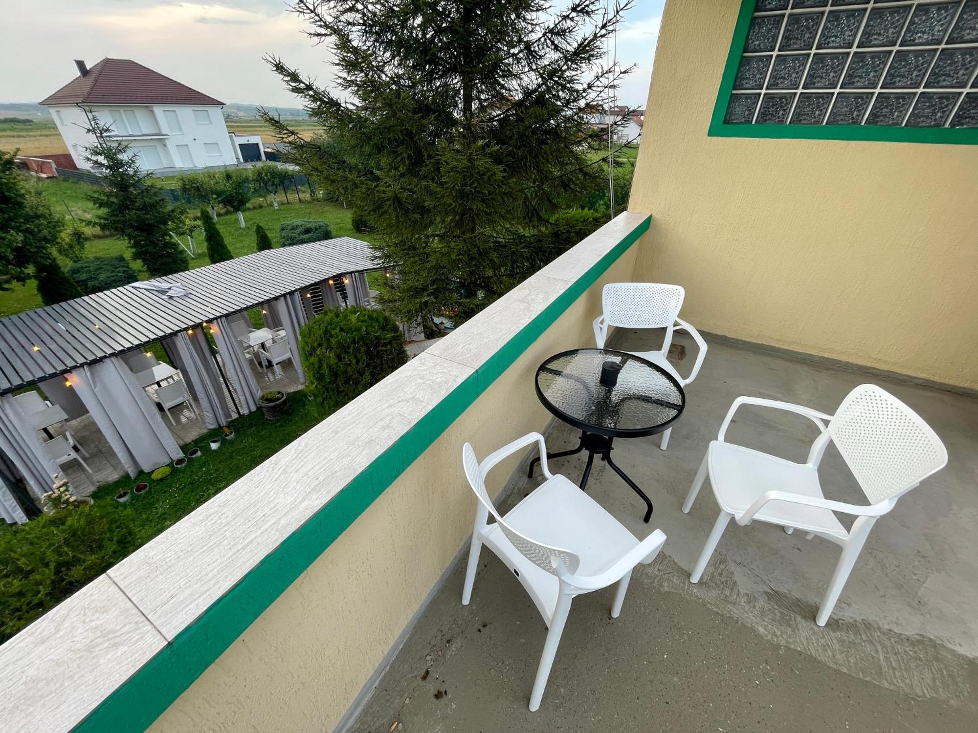 Madigan'S Hotel Kosovo Polje Esterno foto