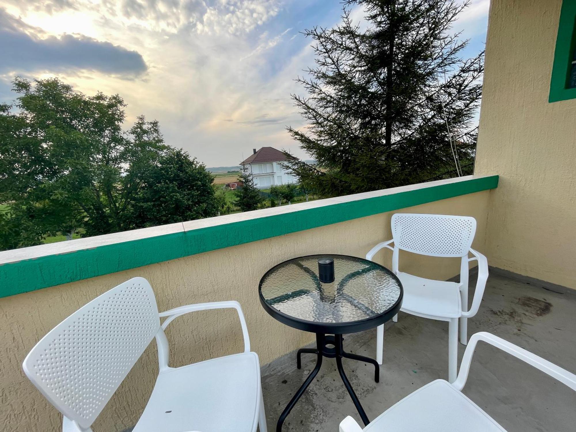 Madigan'S Hotel Kosovo Polje Esterno foto