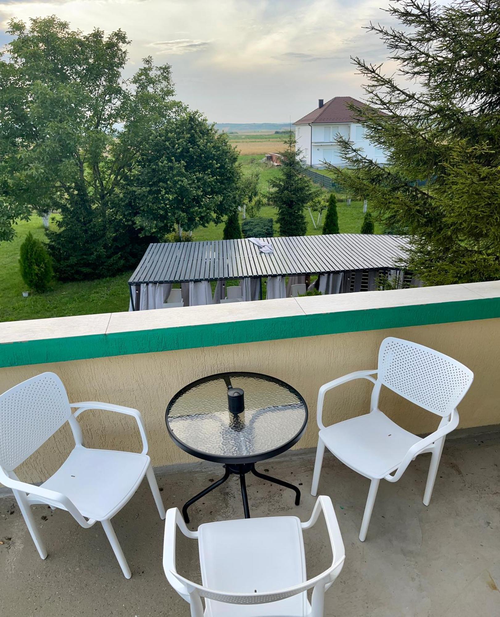 Madigan'S Hotel Kosovo Polje Esterno foto