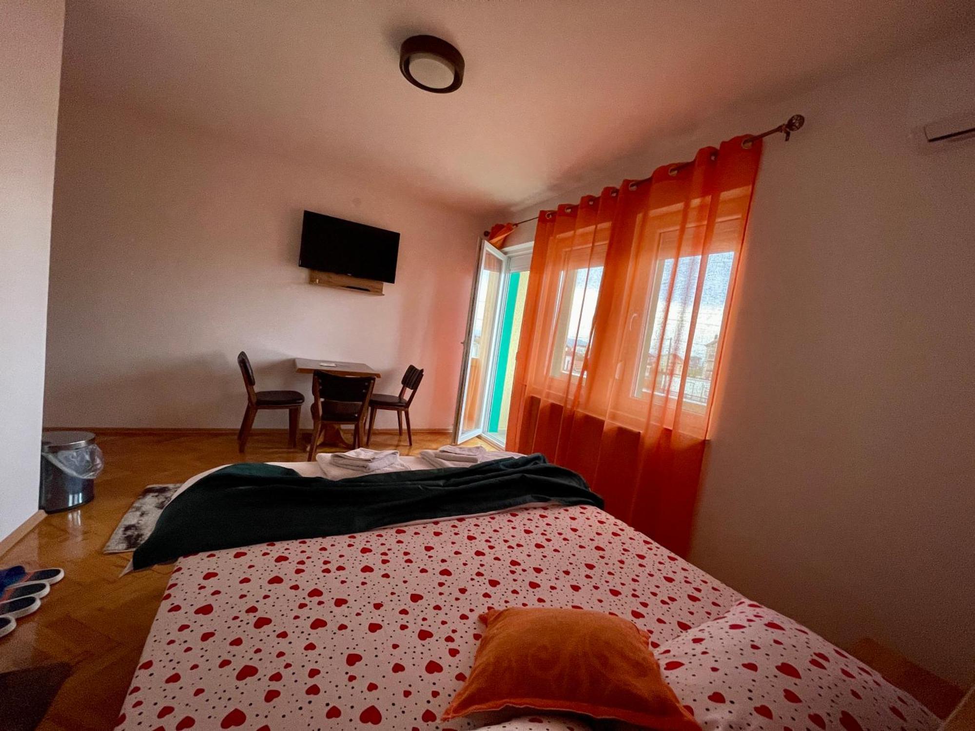 Madigan'S Hotel Kosovo Polje Esterno foto