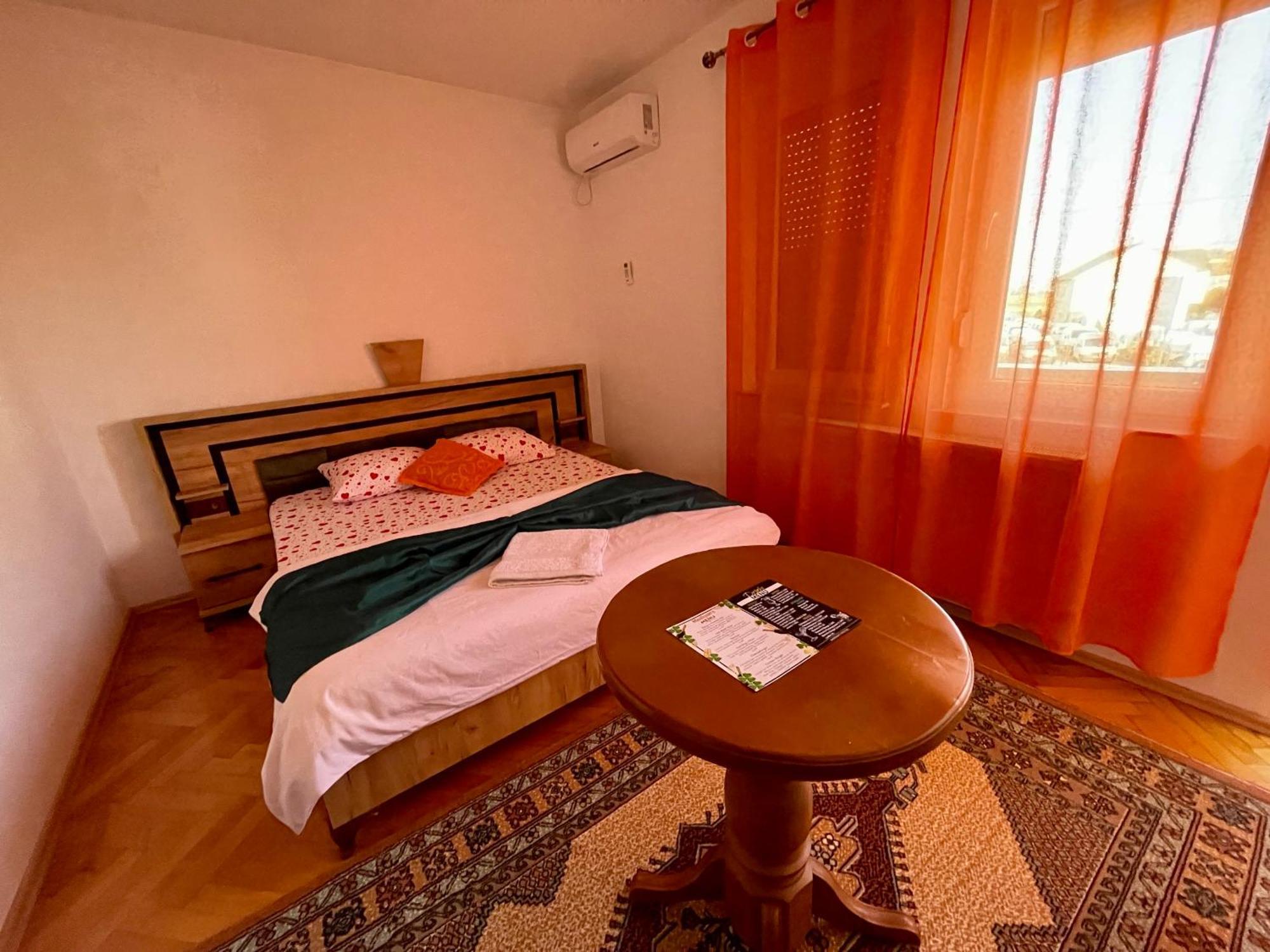 Madigan'S Hotel Kosovo Polje Esterno foto
