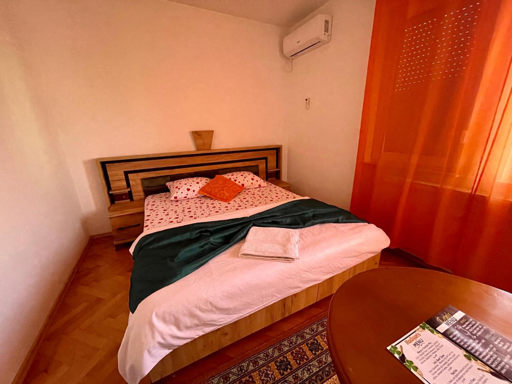 Madigan'S Hotel Kosovo Polje Esterno foto