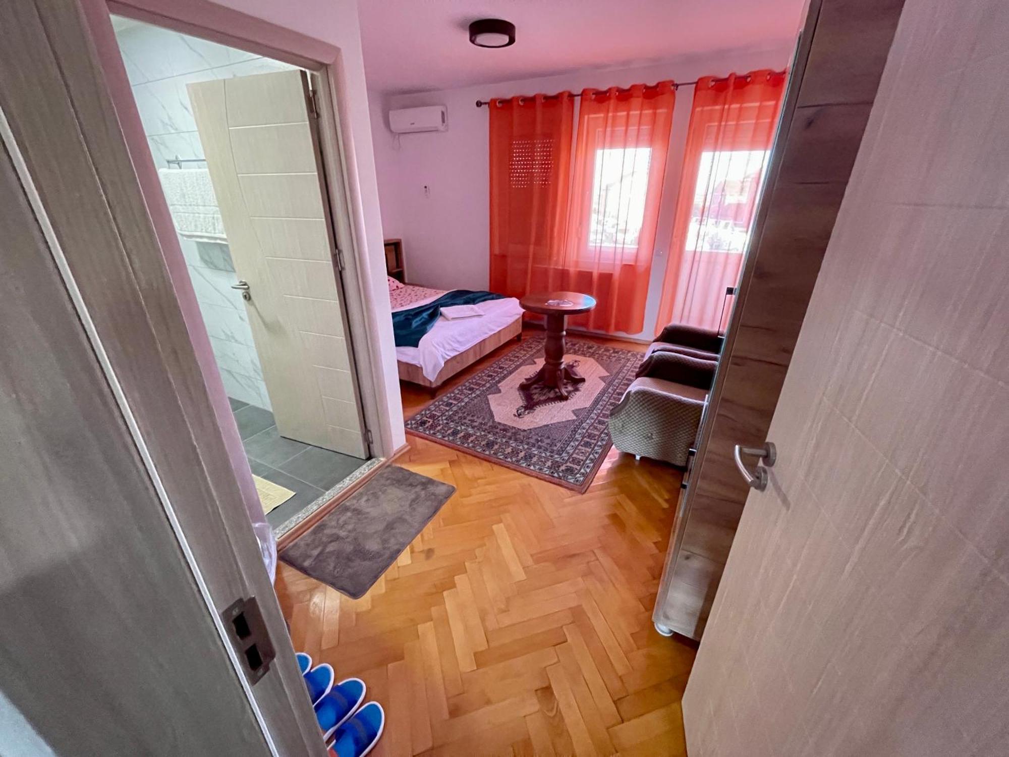 Madigan'S Hotel Kosovo Polje Esterno foto