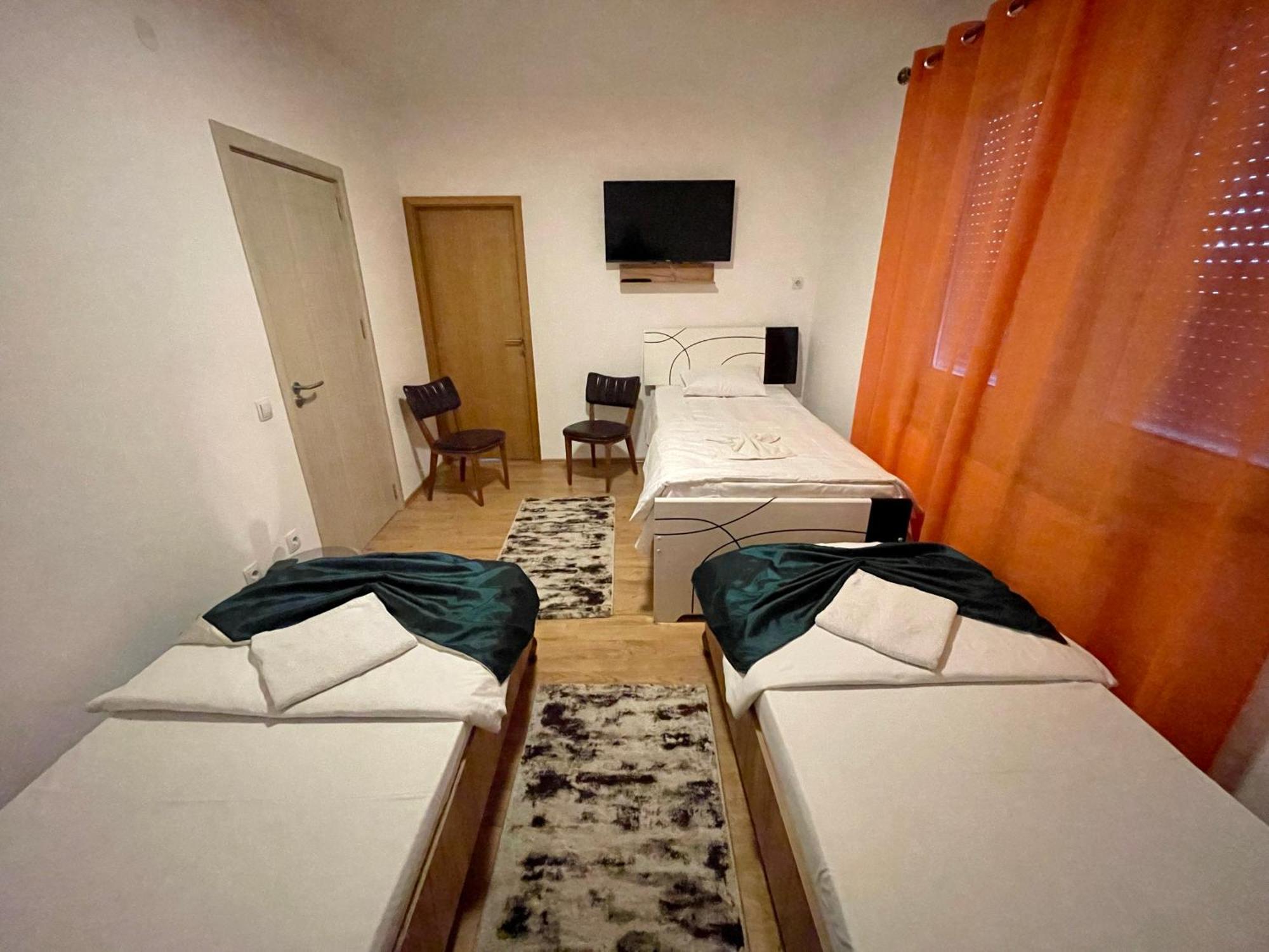 Madigan'S Hotel Kosovo Polje Esterno foto